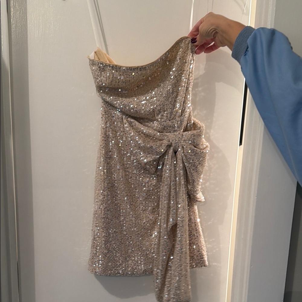 Elegant Sequin Dress in Gold